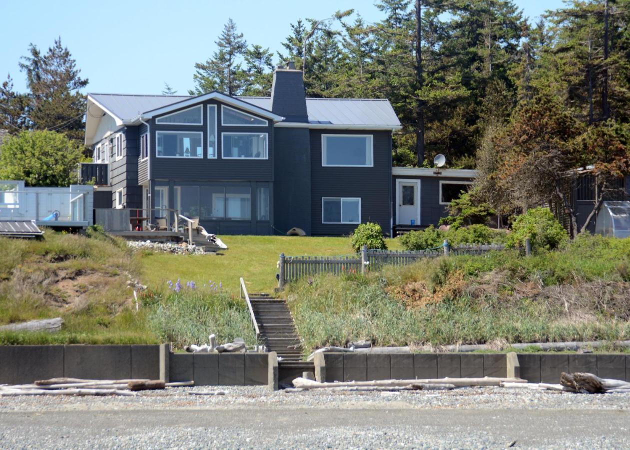 Oceanfront Paradise Comox Exterior photo